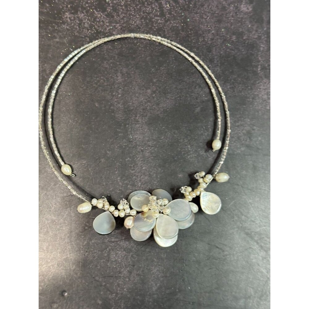 Gray Mother of Pearl Flower Freshwater Pearl Glass Beaded Flexable Strand - Picture 5 of 7